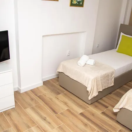 Apartment Mina 3 *