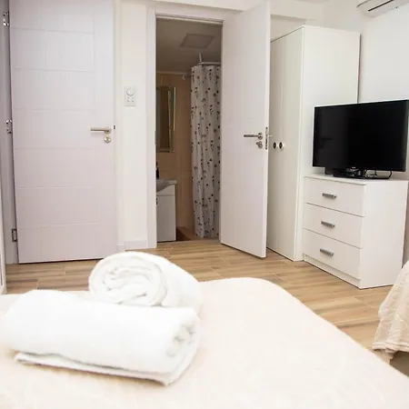 Apartment Mina 3 *